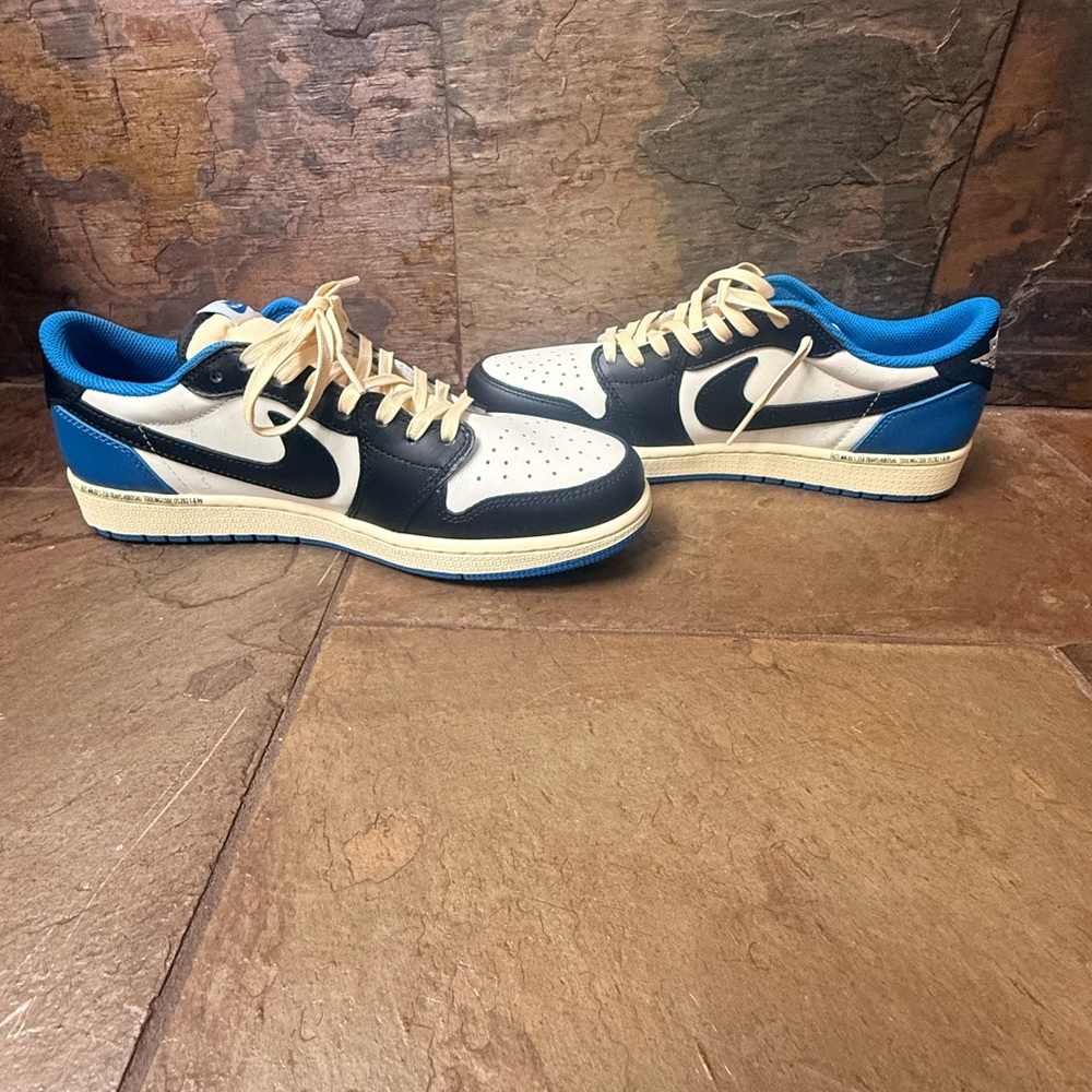 Fragment Design x Travis Scott x Air Jordan 1 Retro Low - Picture 5 of 6